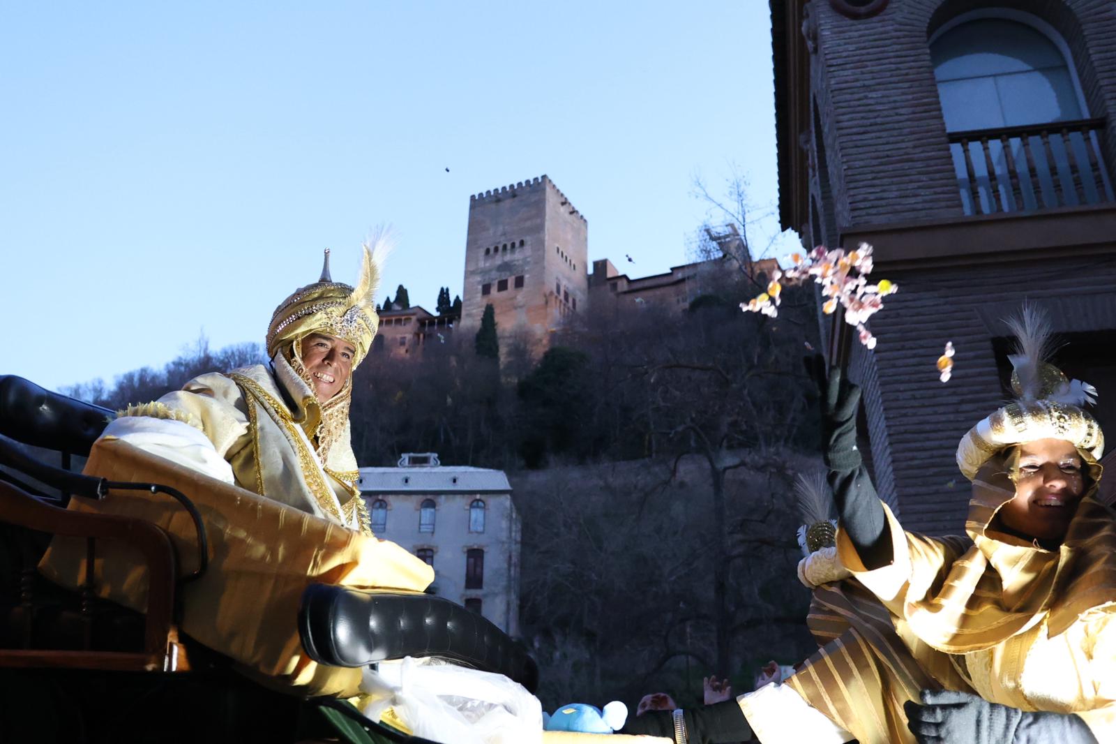 Las imágenes que no has visto de la cabalgata del Heraldo en Granada