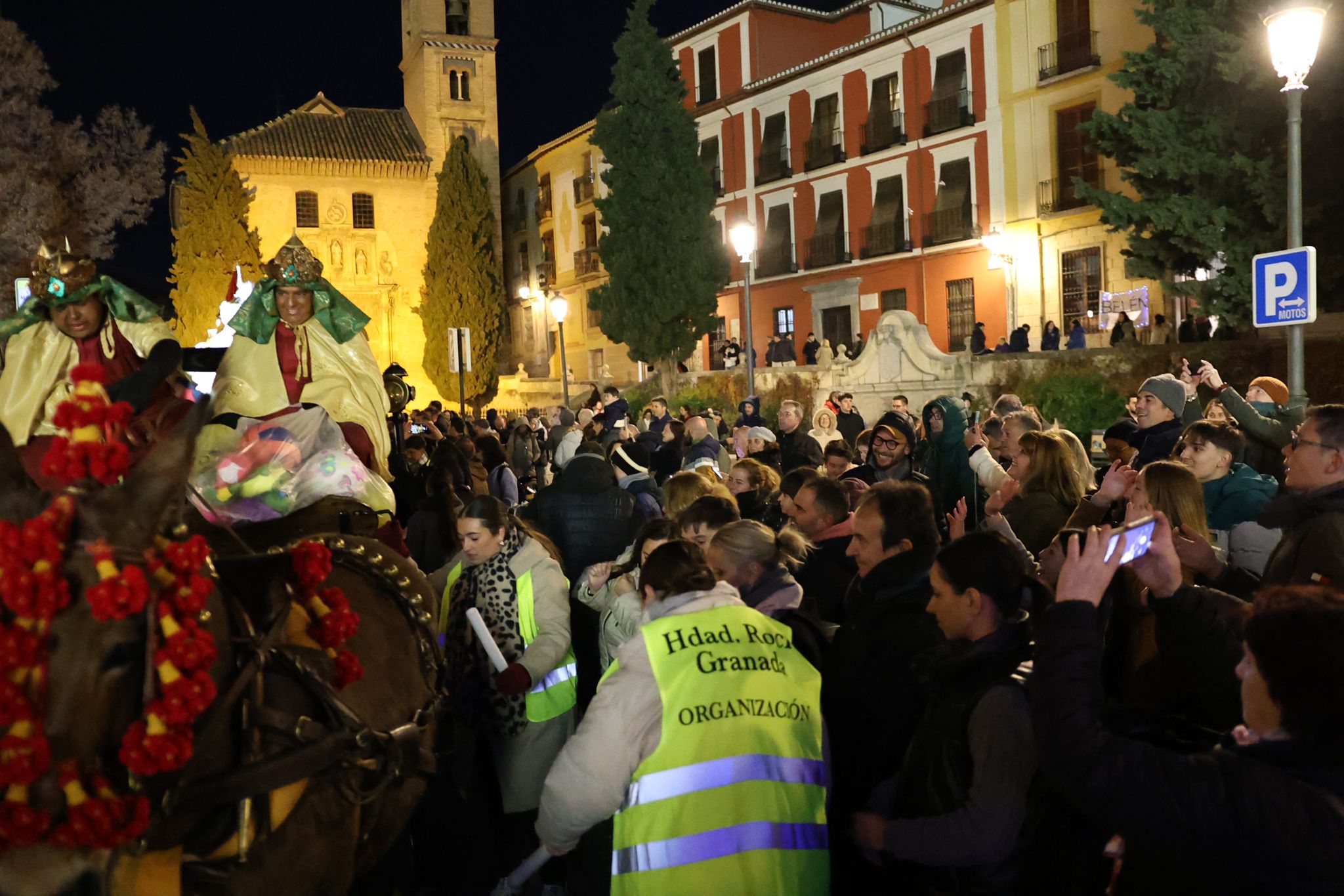 Las imágenes que no has visto de la cabalgata del Heraldo en Granada