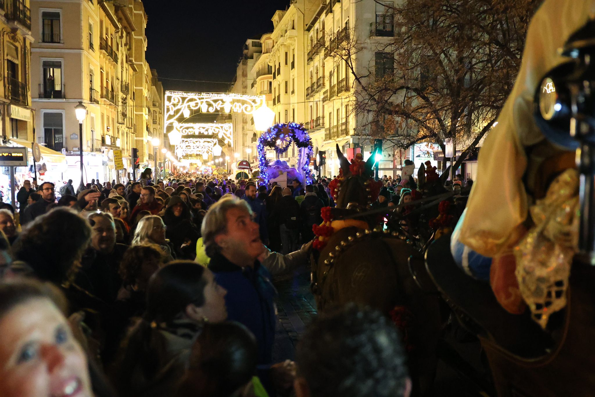 Las imágenes que no has visto de la cabalgata del Heraldo en Granada