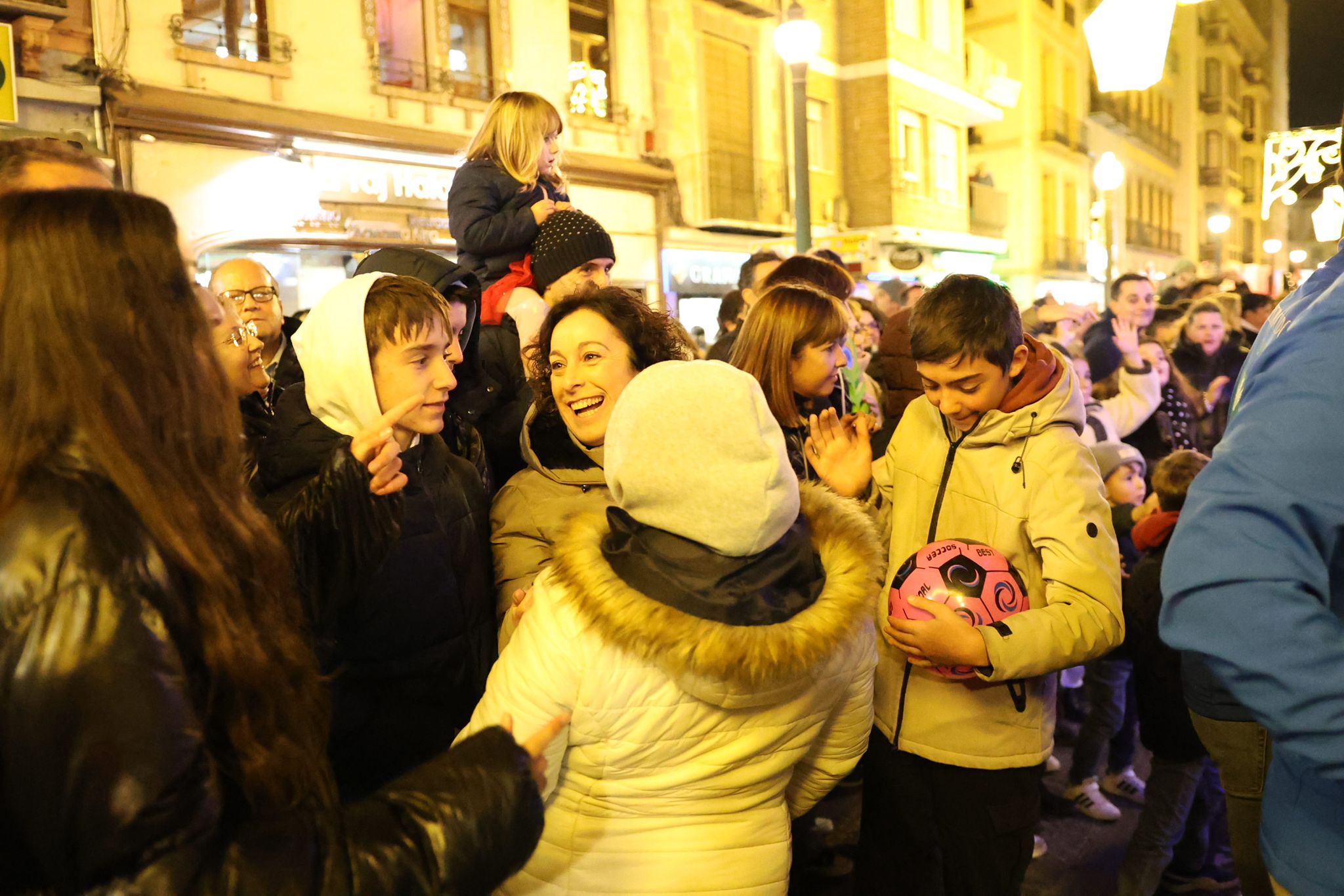 Las imágenes que no has visto de la cabalgata del Heraldo en Granada