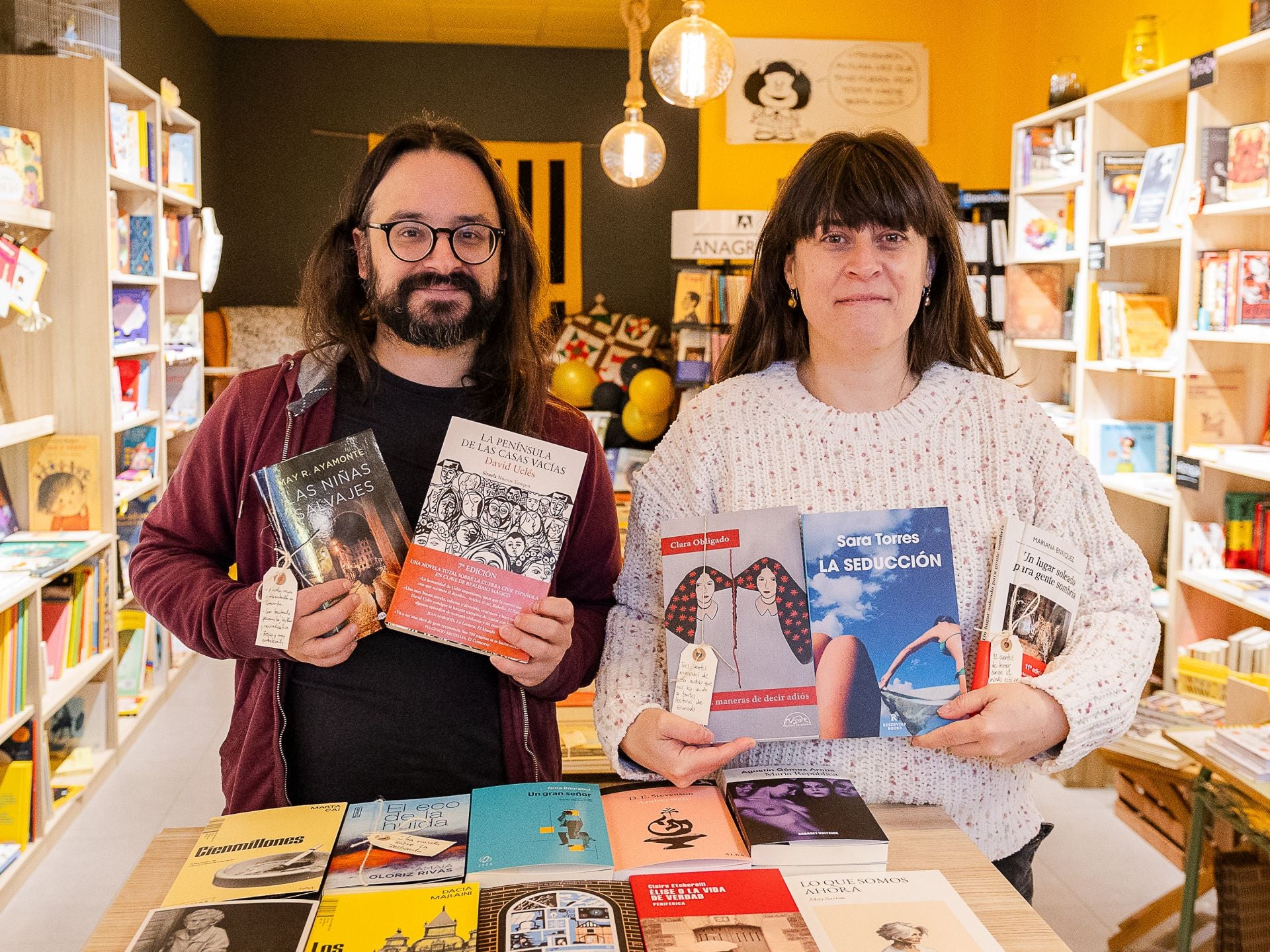 Alberto Sánchez y Luciana Velázquez, de Tremenda Librería con sus recomendaciones literarias