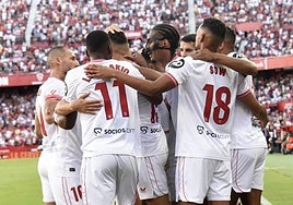 El Sevilla crea ocasiones con facilidad, pero tiene problemas en defensa.