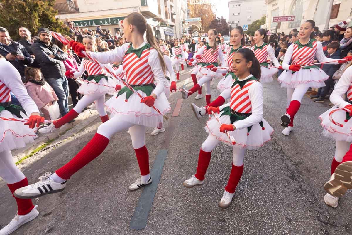 Encuéntrate en la Cabalgata de Reyes de Granada: las fotos de padres, madres e hijos