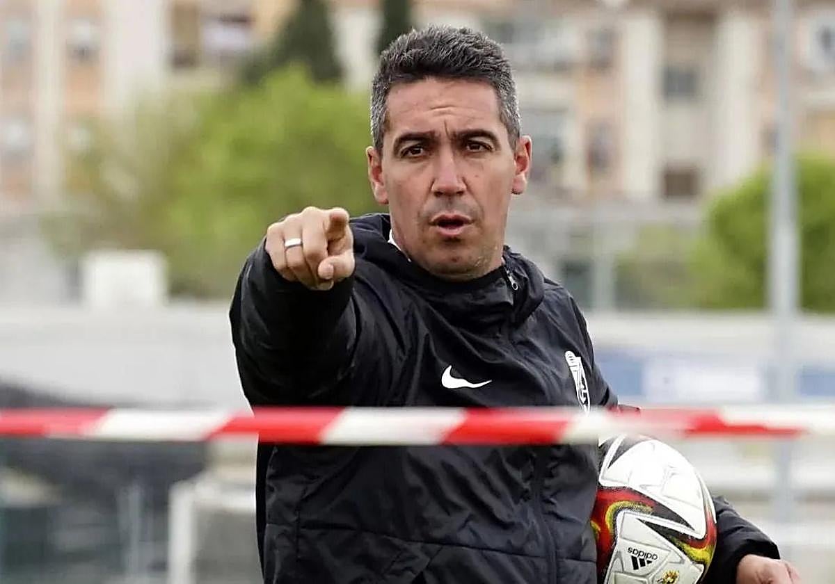 Juan Antonio Villa, destituido en el Linares, es el último en caer.