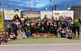 Foto de participantes en el torneo Navidad Solidaria celebrado en Villargordo.