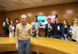 El equipo del Palacio de Congresos vota la iniciativa de IDEAL para pedir un AVE más competitivo.