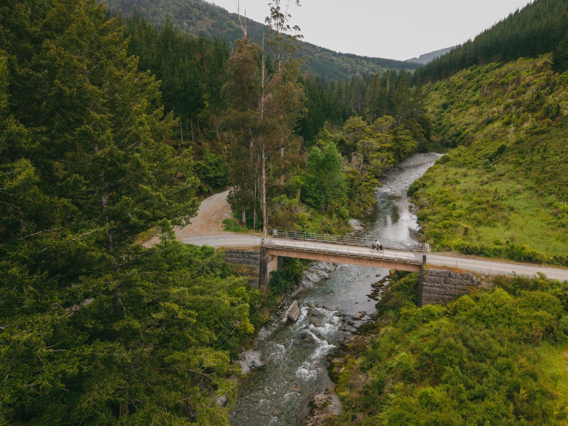 Las espectaculares imágenes del granadino que recorre Nueva Zelanda en bicicleta