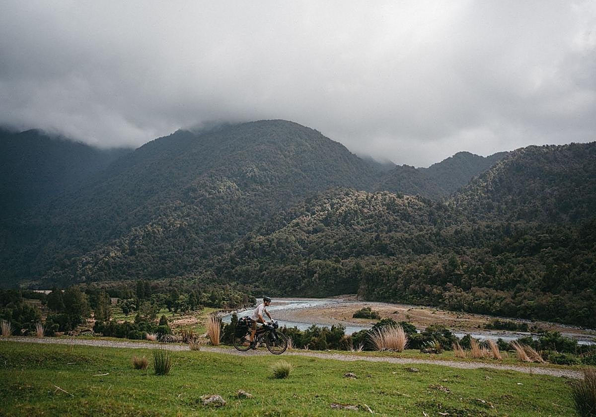 Las espectaculares imágenes del granadino que recorre Nueva Zelanda en bicicleta