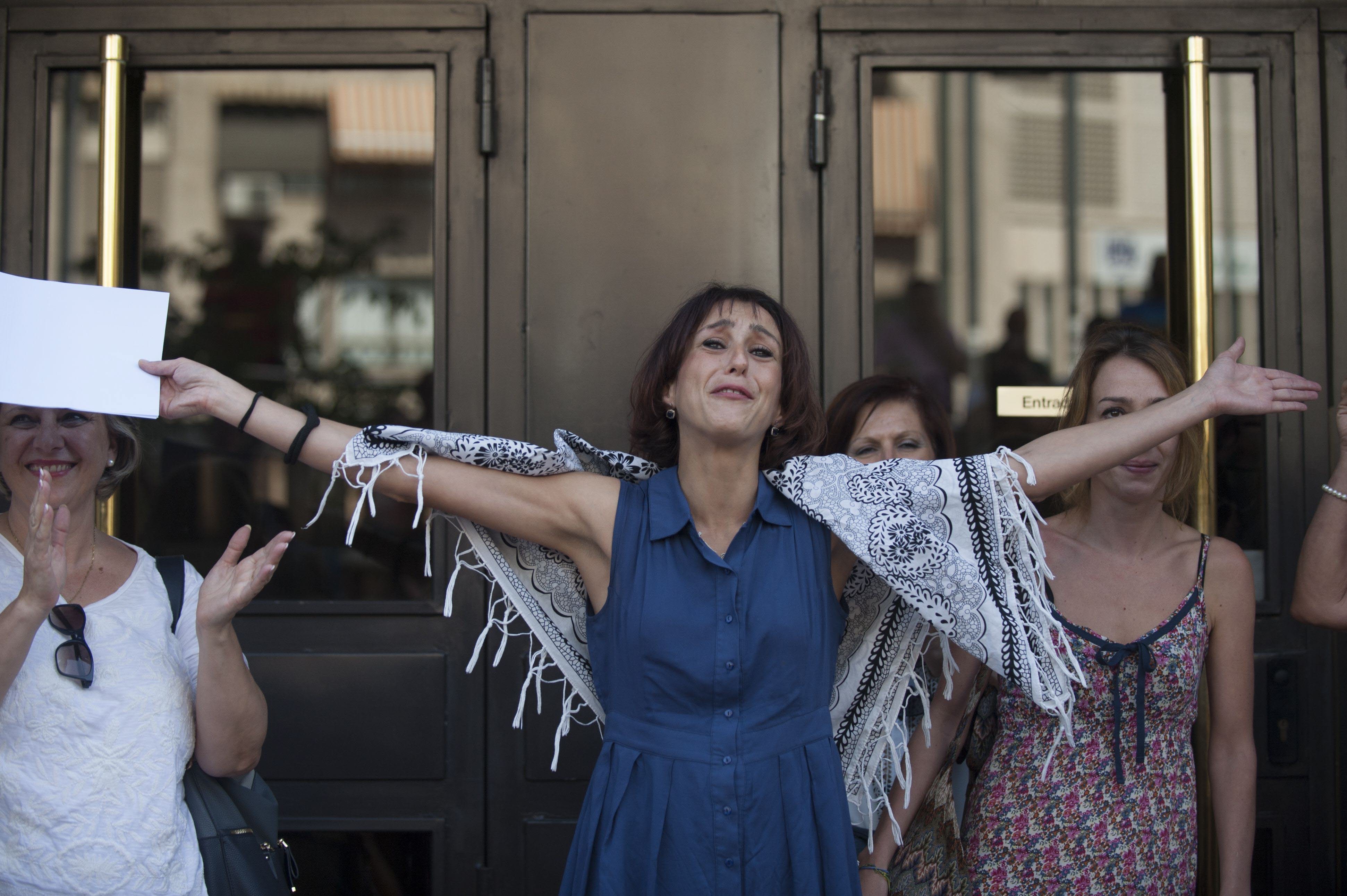 Más de un centenar de jueces de España apoyan a la magistrada del caso de Juana Rivas