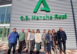 Representantes de la administraciones autonómica y local, así como del centro de salud, en la visita a las obras.