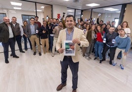 Ignacio Salcedo con parte del equipo de Greening, respaldando la iniciativa de IDEAL.