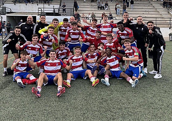 El Juvenil A del Granada celebra su segunda clasificación consecutiva para la Copa del Rey.