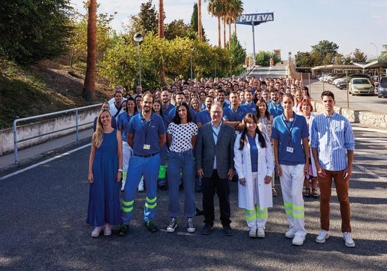 Parte de la plantilla de Lactalis Puleva en Granada.