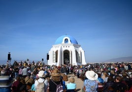 La Ermita de Torregarcía congrega a miles de personas durante la Romería de la Virgen del Mar.