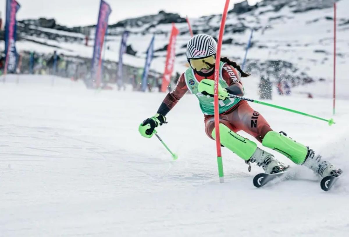 Julia Castro y Joaquín Camacho dominan la primera fase de la Copa de Andalucía de Esquí Alpino