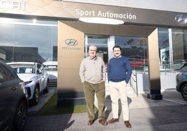 Miguel García Chinchilla, fundador de Sport Automoción, con su hijo Miguel Ángel, ahora al frente de la empresa.