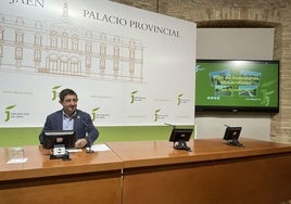 Paco Reyes presenta el plan de inversiones en carreteras para 2025.