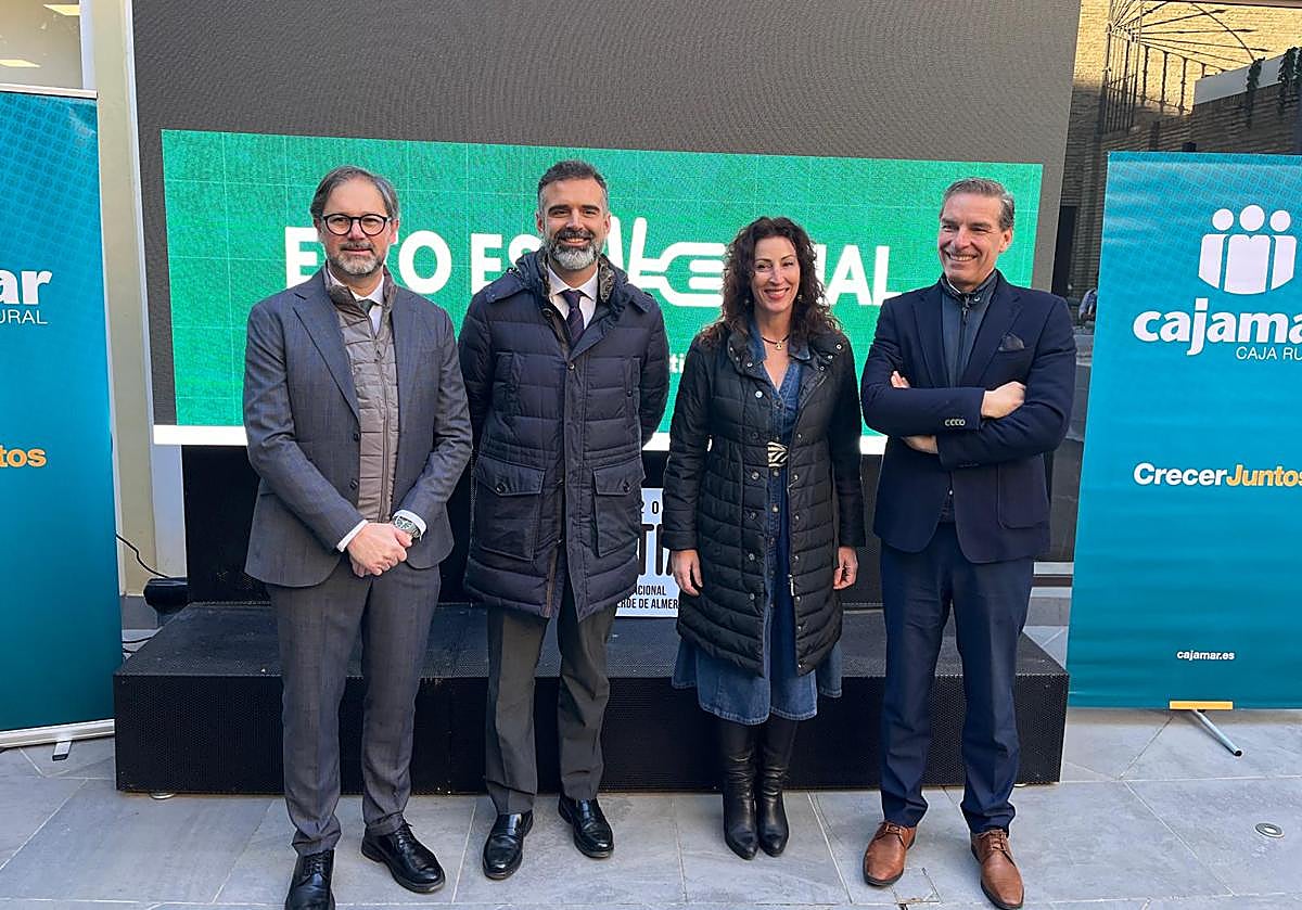 Comité asesor de Vestial, conformado, entre otros, por el consejero de Agricultura, Ramón Fernández-Pacheco, y la alcaldesa de Almería, María del Mar Vázquez.