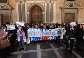 Imagen de una protesta que tuvo lugar ayer en apoyo a la madre de Maracena.