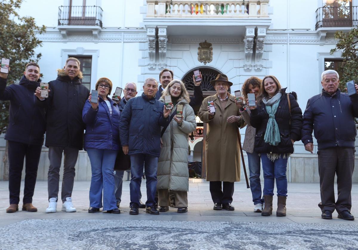 Representantes vecinales de barrios de Granada, apoyan la reivindicación.