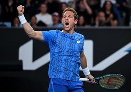 Roberto Carballés celebra su victoria sobre James Duckworth en el Open de Australia.