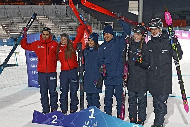 María Ordóñez, en el podio del mixto mundialista también.