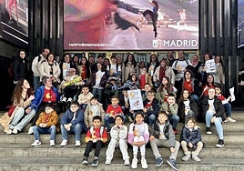 Niños y niñas que viajaron a Madrid con Pídeme la Luna para ver el musical 'El rey león'.