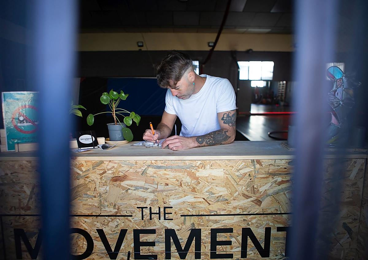 Imagen secundaria 1 - Los otros trabajos de Víctor Bodega en Movement Andalusí, el centro de alto rendimiento circense que dirige en Granada. 