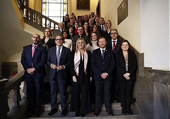 Firma del acuerdo en el Ayuntamiento de Granada.