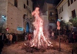 La lumbre de la plaza de La Merced, vinculada a la tuna.