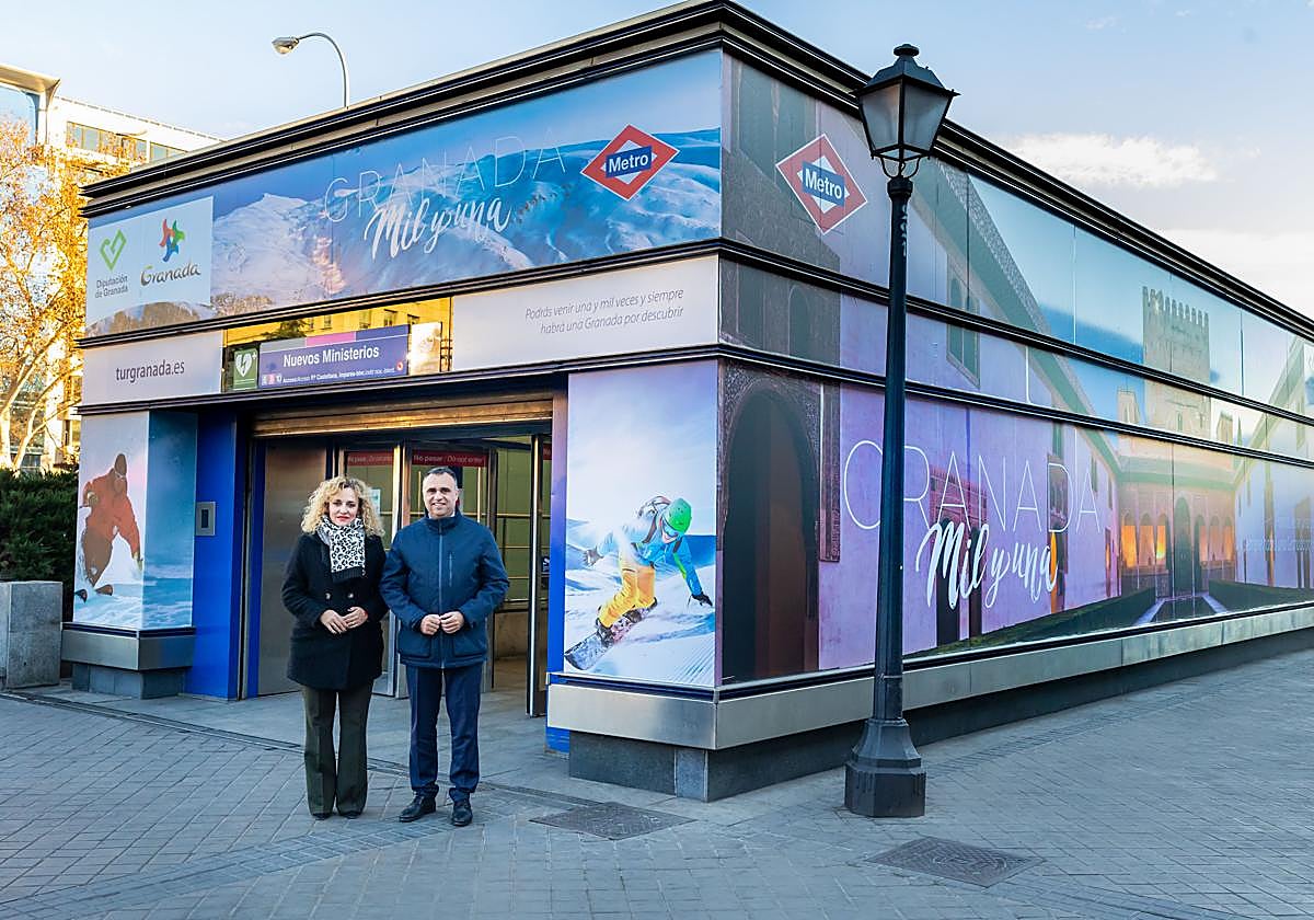 El presidente de la Diputación de Granada, Francis Rodríguez, junto a la diputada de Turismo, Marta Nievas