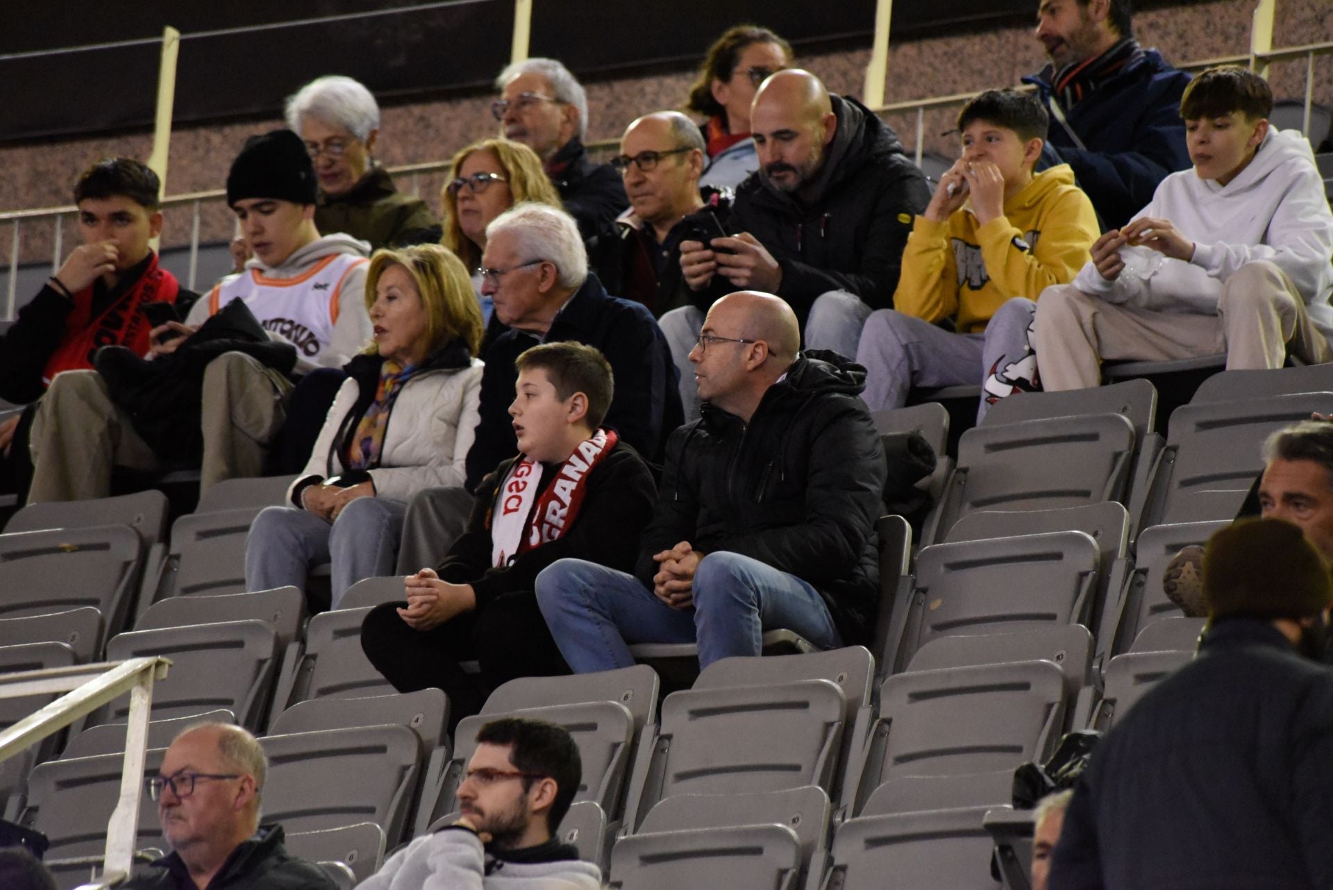 Encuéntrate en la grada del Palacio de Deportes en el Covirán-Zaragoza