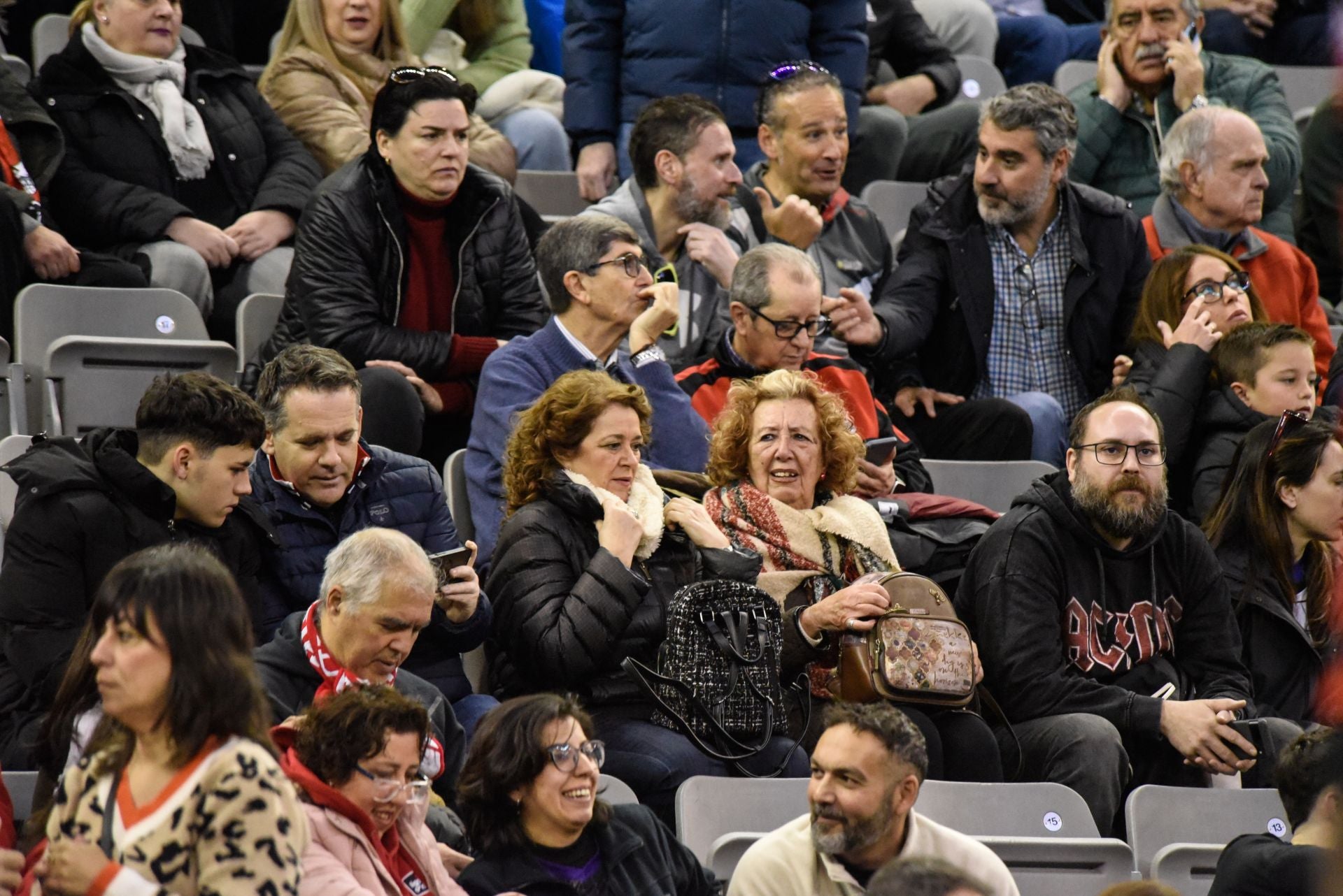 Encuéntrate en la grada del Palacio de Deportes en el Covirán-Zaragoza