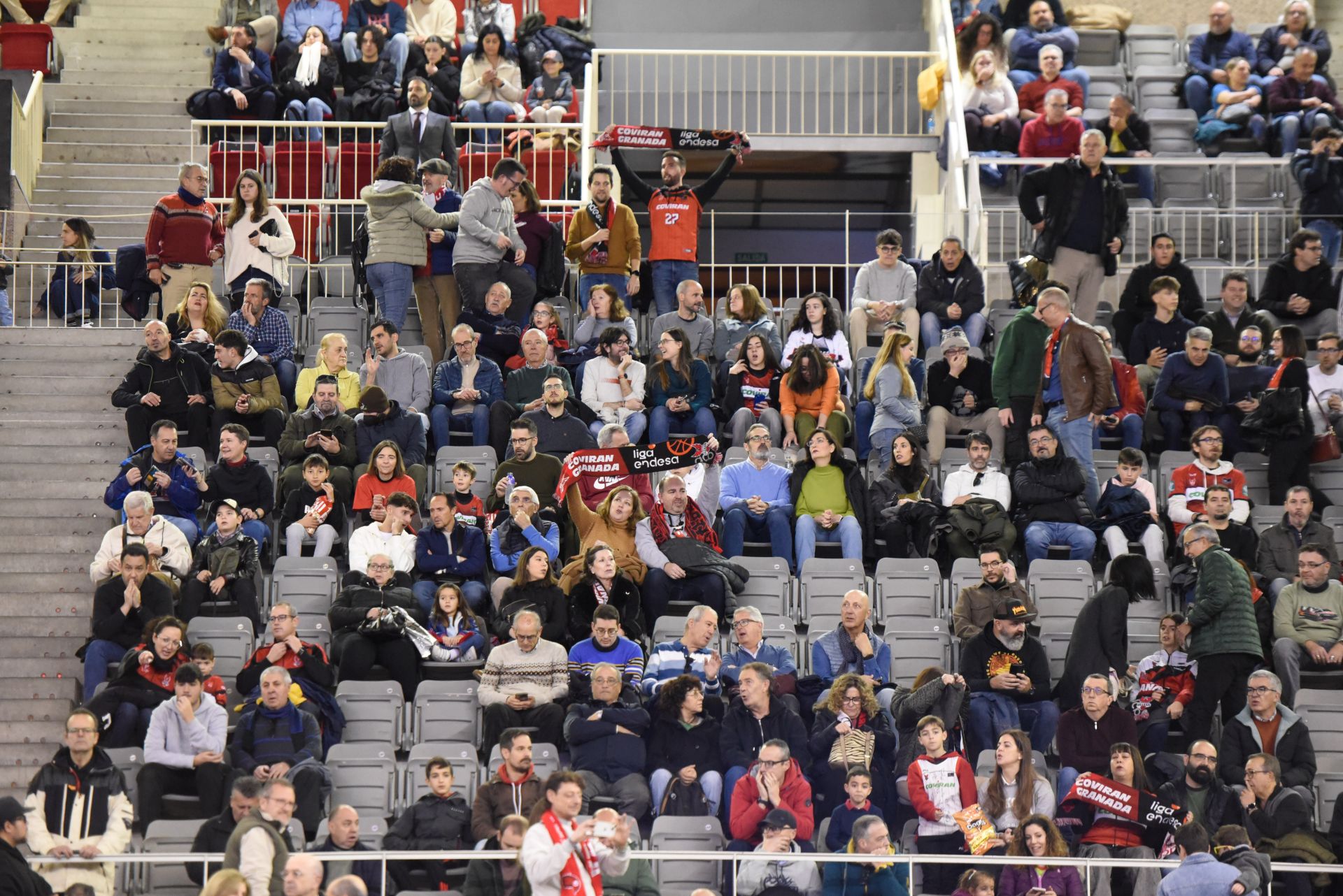 Encuéntrate en la grada del Palacio de Deportes en el Covirán-Zaragoza