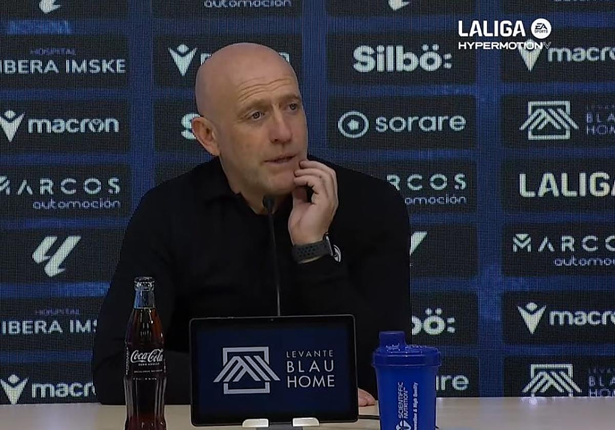 El entrenador del Levante, Julián Calero, comparece en sala de prensa tras la victoria sobre el Granada.