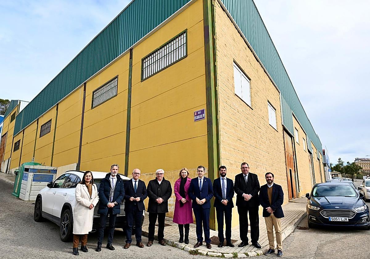 La consejera de Economía, Hacienda y Fondos Europeos y portavoz del Gobierno andaluz, Carolina España, en su visita a unos de los inmuebles que se va a ceder al Ayuntamiento de Baeza