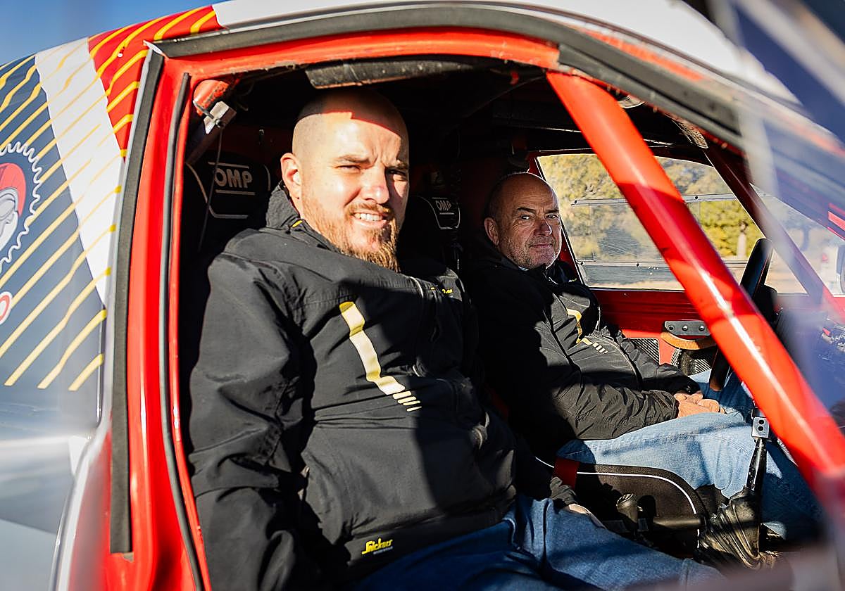 Los Ortiz, dispuestos a iniciar la aventura de sus sueños por el desierto de Arabia Saudí.