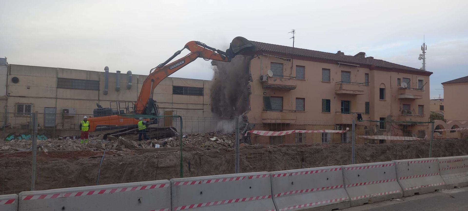 El desalojo de la calle Ferrobús, en imágenes