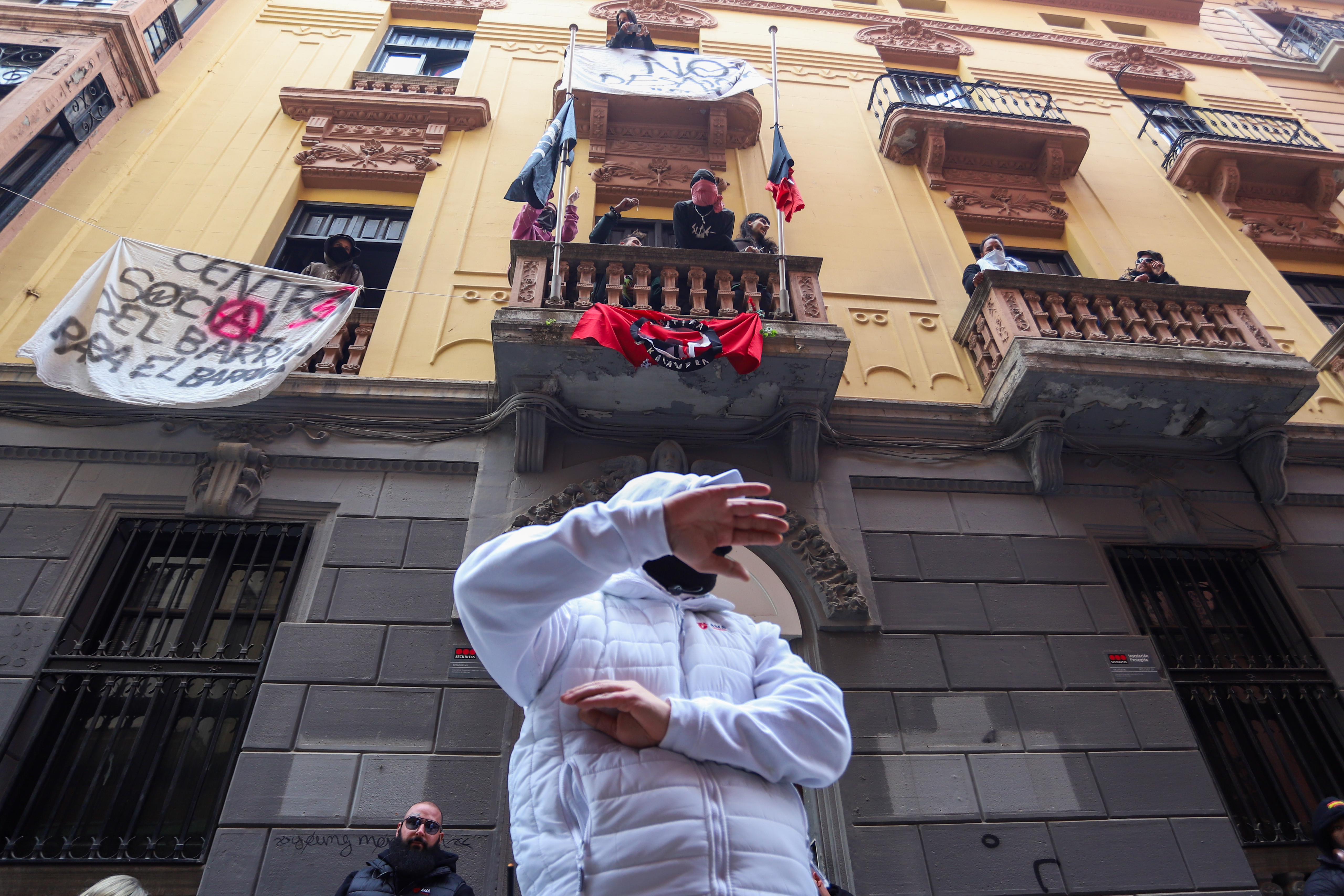 Las imágenes del edificio &#039;okupado&#039; en Granada