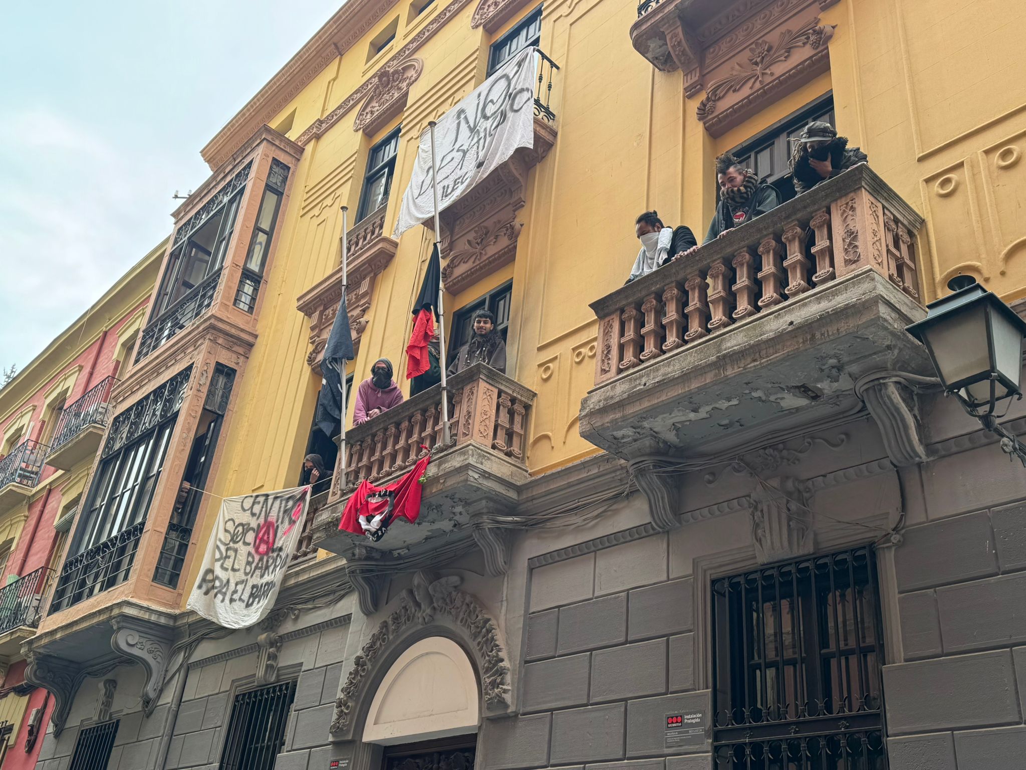 Las imágenes del edificio &#039;okupado&#039; en Granada