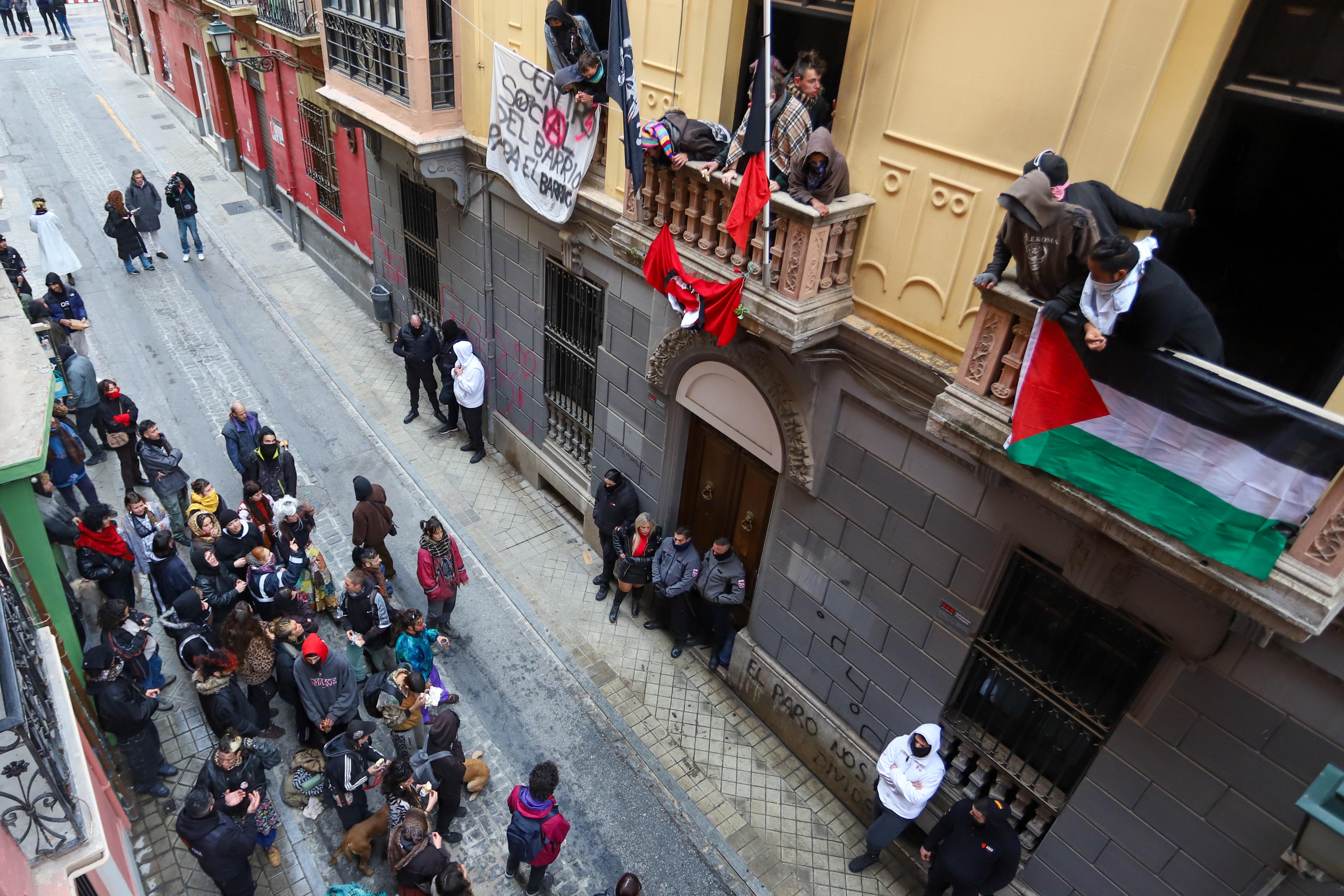 Las imágenes del edificio &#039;okupado&#039; en Granada