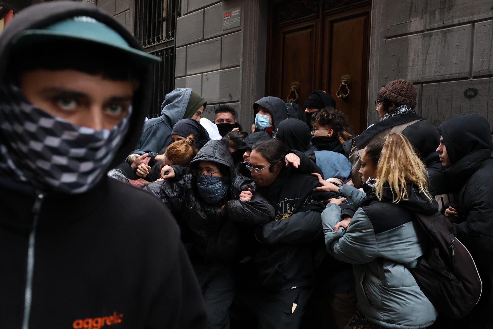 Las imágenes del edificio &#039;okupado&#039; en Granada