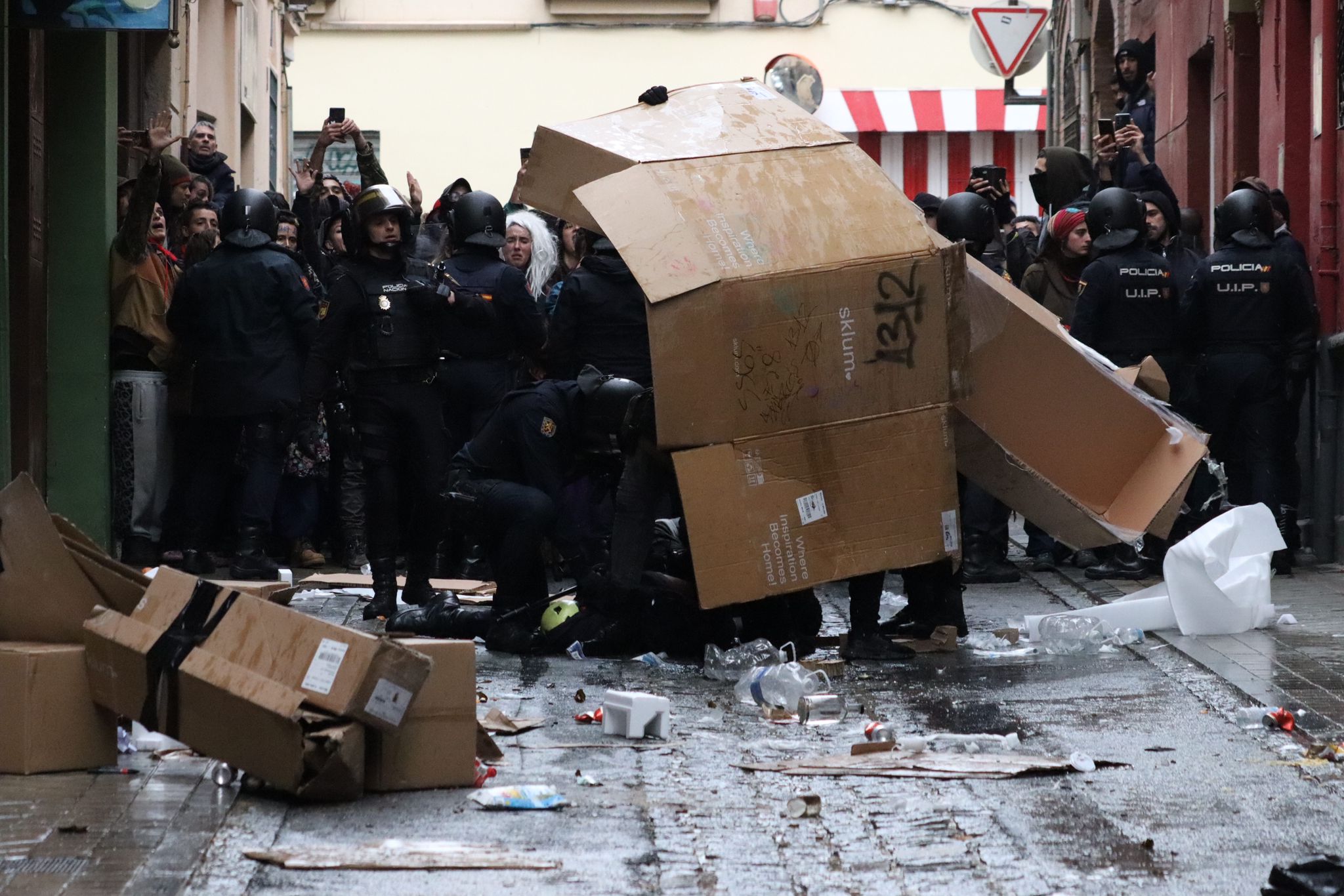 Las imágenes del edificio &#039;okupado&#039; en Granada