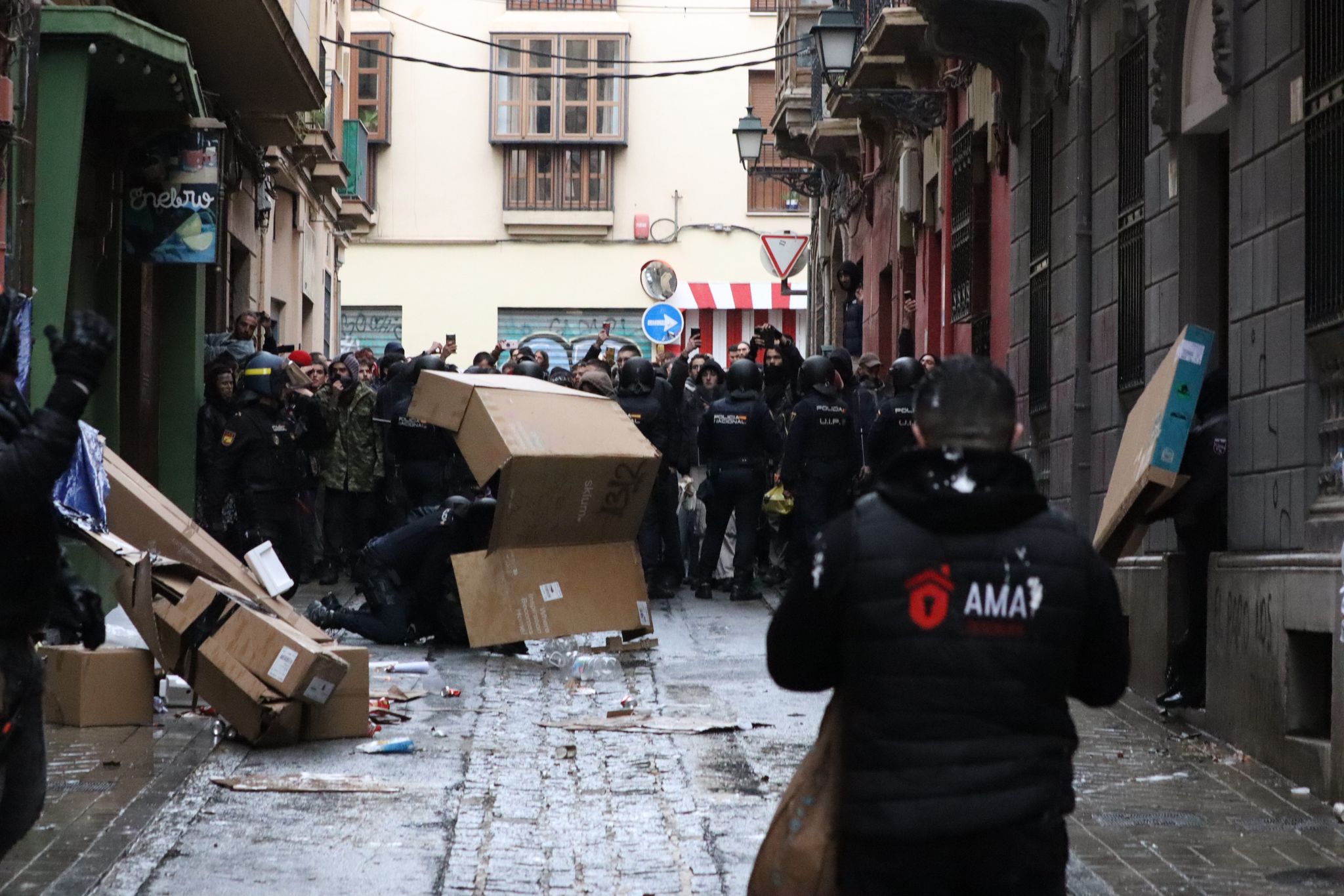 Las imágenes del edificio &#039;okupado&#039; en Granada