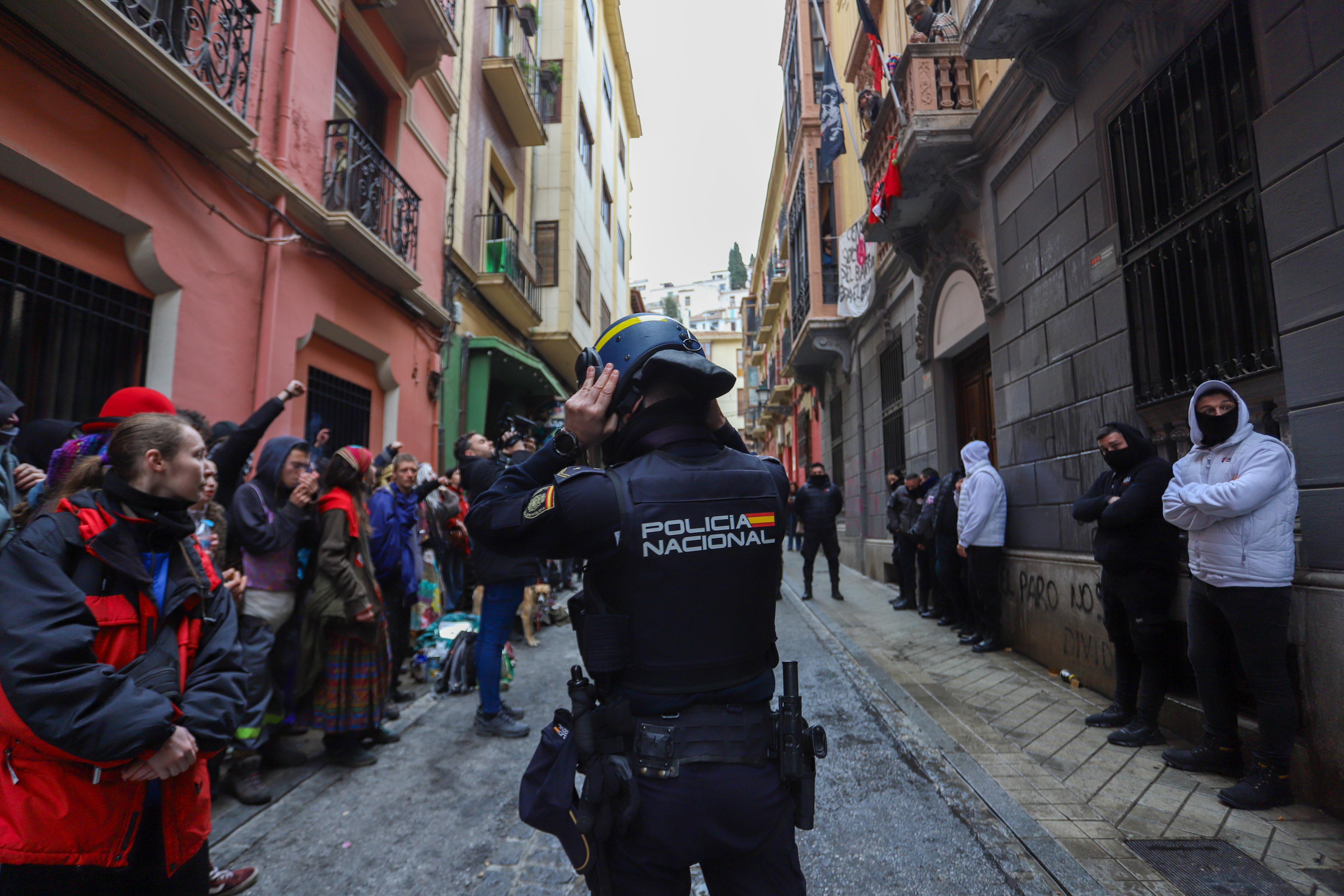 Las imágenes del edificio &#039;okupado&#039; en Granada