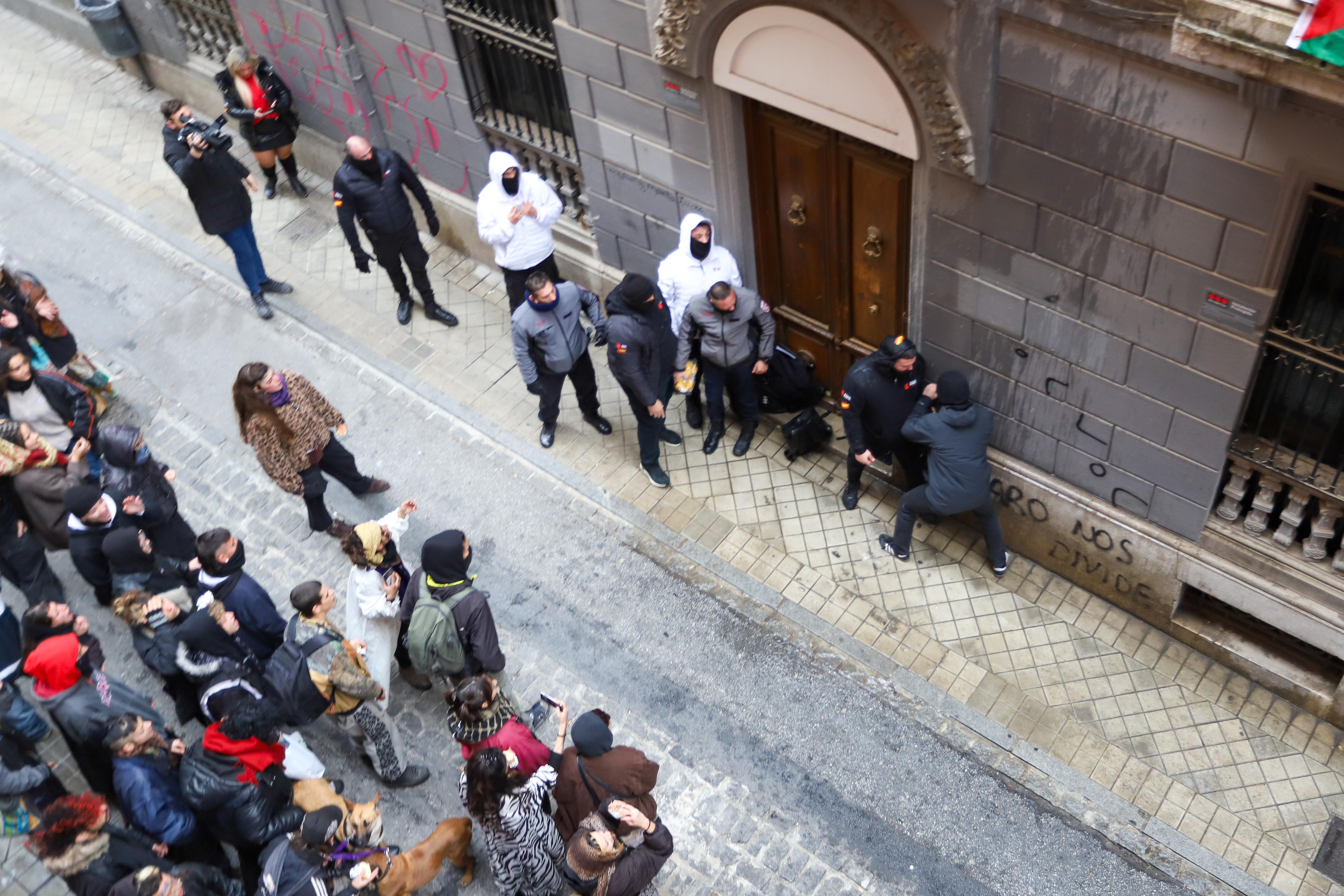 Las imágenes del edificio &#039;okupado&#039; en Granada