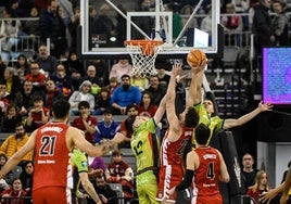 El Covirán Granada se enfrenta al Girona en el Palacio de Deportes.