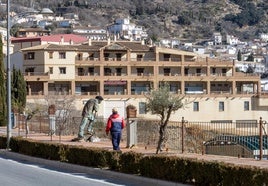 El Hotel Mirasierra de Güéjar Sierra, que lleva cerrado tres años y se transformará en un Condo Hotel.