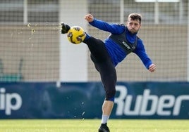 Arnaiz, en un entrenamiento con Osasuna.