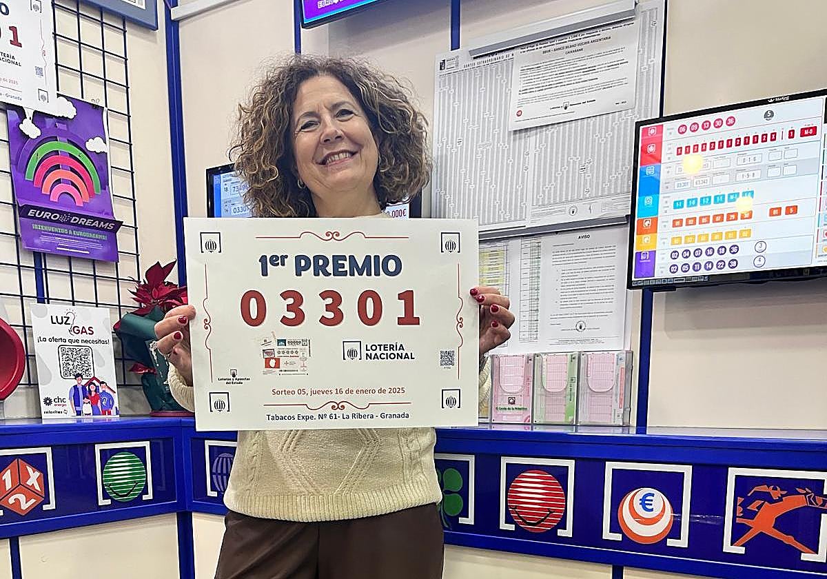Desde la administración del Camino de Ronda, el Estanco La Ribera, su dueña, Pilar Sevilla, cuenta que el agraciado con estos 30.000 euros es un cliente habitual.